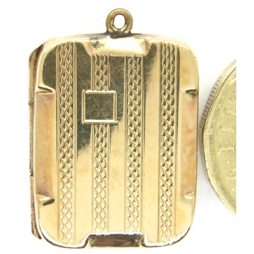 61 - 9ct gold front and back rectangular locket, L: 20 mm, 4.8g. P&P Group 1 (£14+VAT for the first lot a... 