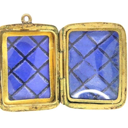 61 - 9ct gold front and back rectangular locket, L: 20 mm, 4.8g. P&P Group 1 (£14+VAT for the first lot a... 