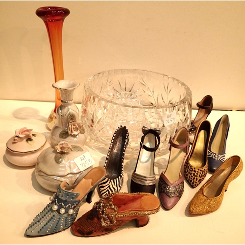 1234 - A mixed lot of cut glass, nine miniature shoes made by Just The Right Shoe. Not available for in-hou... 