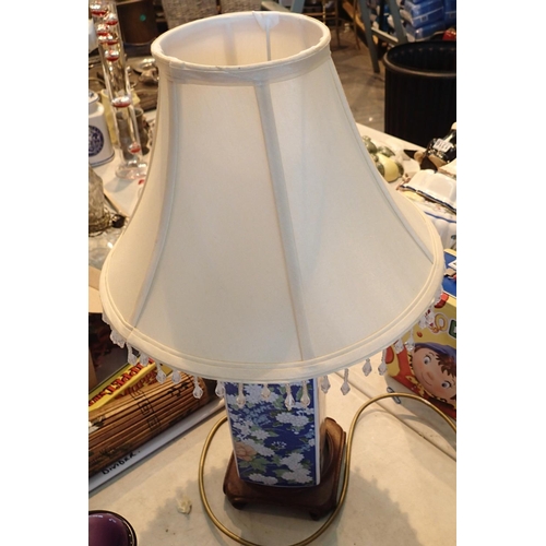 1267 - Oriental style table lamp. Not available for in-house P&P, contact Paul O'Hea at Mailboxes on 01925 ... 