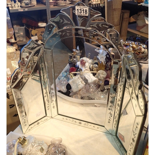 1318 - Free standing dressing table mirror with flower etching consisting of three hinged mirror, H: 52 cm.... 