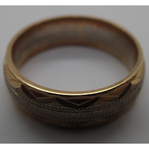 88 - Two 9ct gold rings, size N and O, combined 6.6g, one stone set. P&P Group 1 (£14+VAT for the first l... 