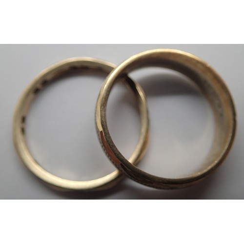 88 - Two 9ct gold rings, size N and O, combined 6.6g, one stone set. P&P Group 1 (£14+VAT for the first l... 