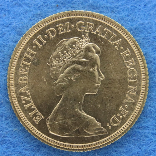 3199 - 1982 sovereign of Elizabeth II, our grade EF. P&P Group 1 (£14+VAT for the first lot and £1+VAT for ... 