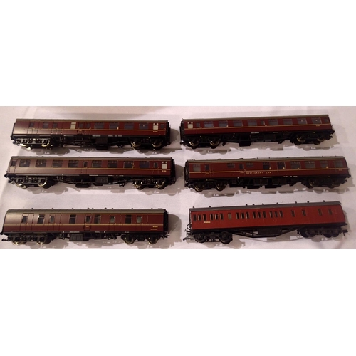 2066 - Five Bachmann BR Maroon coaches and Dapol Suburban B/End (repaint), all in very good to excellent co... 