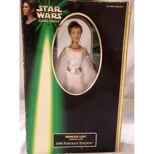 2067 - Boxed figure of princess Leia from the 1999 portrait edition. P&P Group 2 (£18+VAT for the first lot... 