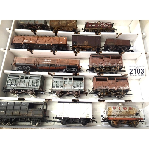 2103 - Fifteen OO scale wagons, various types and makes, mostly weathered in Warley storage box. P&P Group ... 