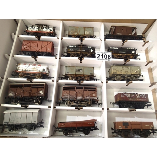 2106 - Fifteen OO scale wagons, various types and makes, mostly weathered in Warley storage box. P&P Group ... 