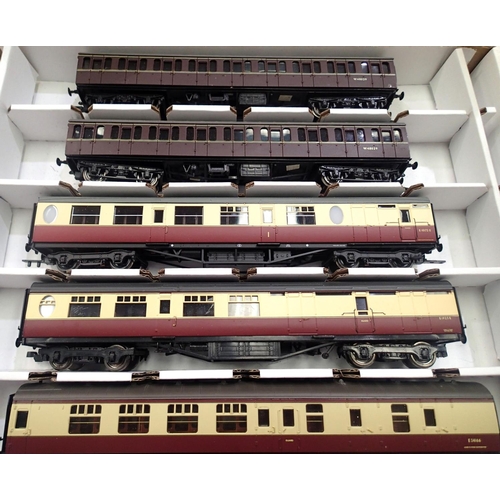 2109 - Five OO scale coaches, three Carmine/Cream and two BR Maroon Suburbans in very good condition, in Wa... 