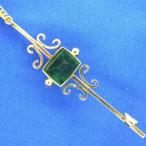 17A - 9ct gold bar brooch set with a large peridot, L: 70 mm, 5.6g. P&P Group 1 (£14+VAT for the first lot... 