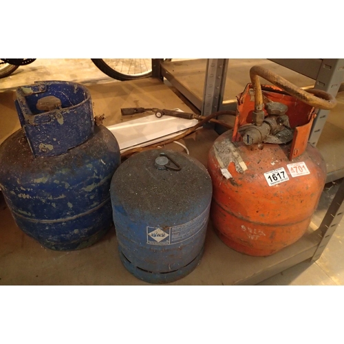 1617 - Propane bottle with burner and two other gas bottles. Not available for in-house P&P, contact Paul O... 