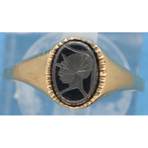 59 - 9ct gold haemetite Intaglio centurion ring, size P, 1.5g. P&P Group 1 (£14+VAT for the first lot and... 