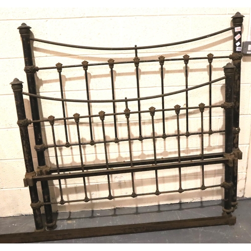 506 - Cast iron Edwardian bedstead, 140 x 194 x 133 cm H. Not available for in-house P&P, contact Paul O'H... 