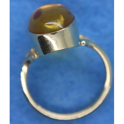 4 - 9ct gold amber set ring, size N, 2.7g. P&P Group 1 (£14+VAT for the first lot and £1+VAT for subsequ... 