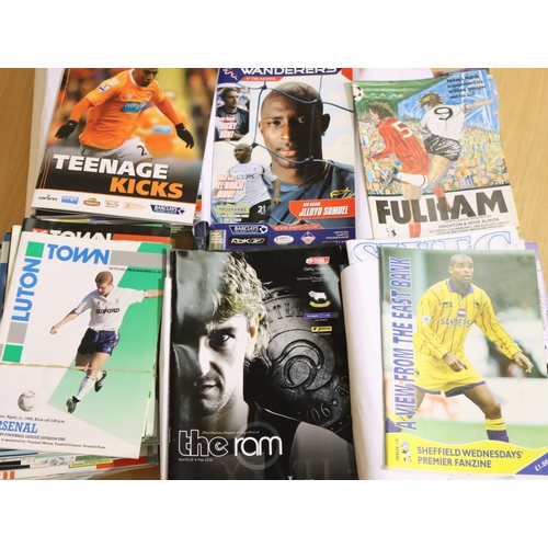 3106 - Mixed football club match programmes, including Bolton Wanderers (6), Fulham (25), Sheffield Wednesd... 