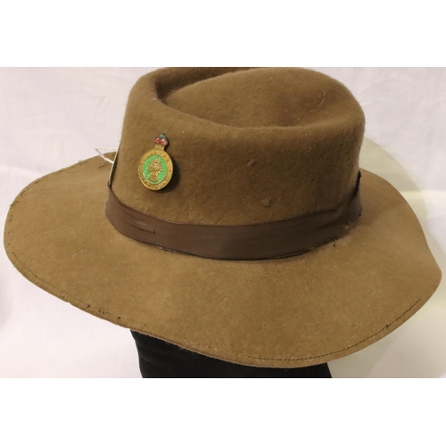 3135 - WWII British Womens Land Army badged hat. P&P Group 2 (£18+VAT for the first lot and £3+VAT for subs... 