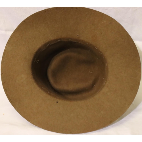 3135 - WWII British Womens Land Army badged hat. P&P Group 2 (£18+VAT for the first lot and £3+VAT for subs... 