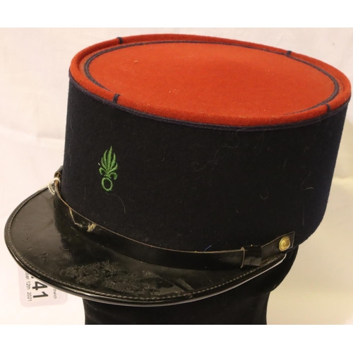 3141 - French felt bombardiers kepi, size 59. P&P Group 2 (£18+VAT for the first lot and £3+VAT for subsequ... 