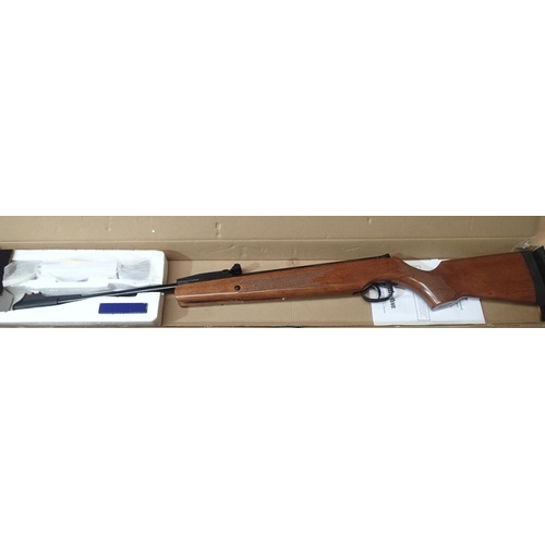 3082A - Boxed Remington express compact .22 air rifle with 4 x 32 scope. P&P Group 3 (£25+VAT for the first ... 