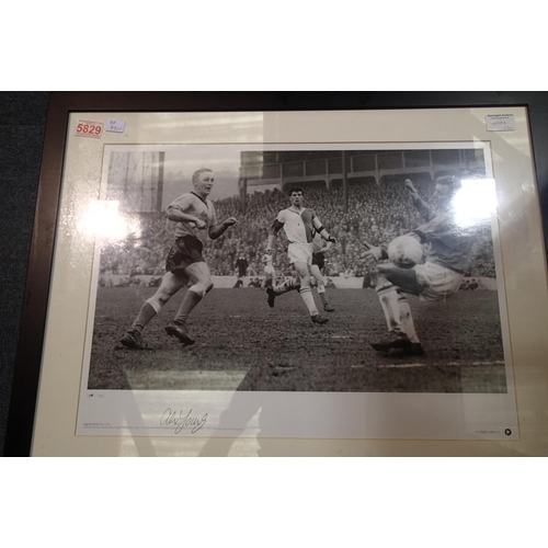 3098A - Limited edition 115/500 print of Alex Young, signed by the footballer, with CoA. Not available for i... 