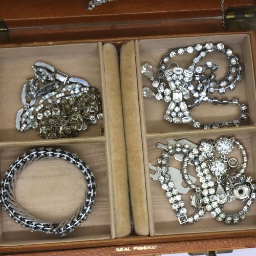 69 - Jewellery box containing diamante items. P&P Group 1 (£14+VAT for the first lot and £1+VAT for subse... 
