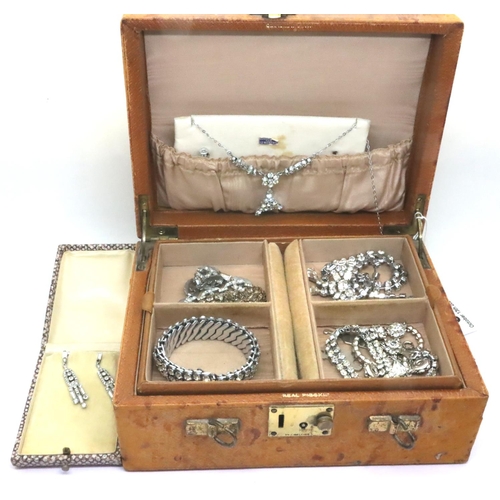 69 - Jewellery box containing diamante items. P&P Group 1 (£14+VAT for the first lot and £1+VAT for subse... 