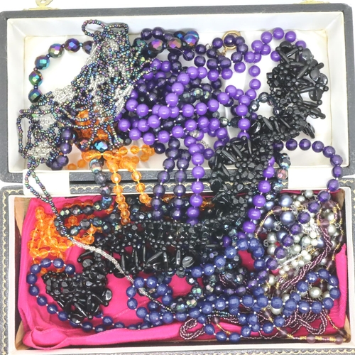 70 - Box of mixed costume jewellery beads. P&P Group 1 (£14+VAT for the first lot and £1+VAT for subseque... 