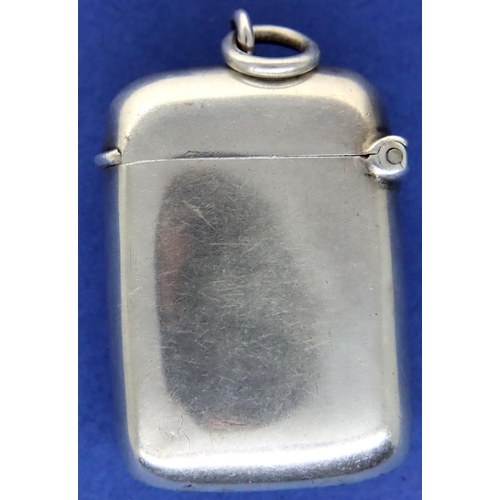141 - Small hallmarked silver vesta case, Birmingham 1899, maker Henry Williams & Son. P&P Group 1 (£14+VA... 