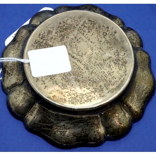 147 - Hallmarked silver lobed dish D: 7 cm. P&P Group 1 (£14+VAT for the first lot and £1+VAT for subseque... 