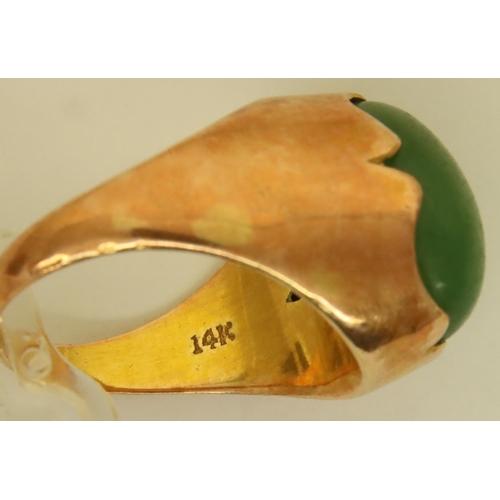 19 - 14ct yellow gold, green jade set ring, size O, 6.8g. P&P Group 1 (£14+VAT for the first lot and £1+V... 