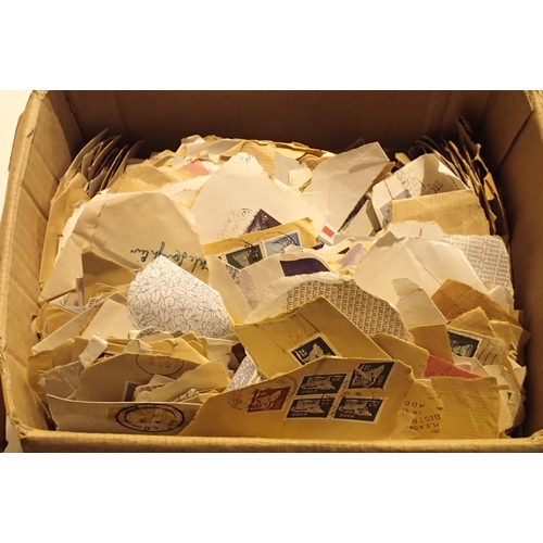 1119 - Box of mixed stamps on paper. P&P Group 1 (£14+VAT for the first lot and £1+VAT for subsequent lots)