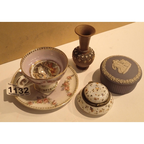 1132 - Miniature ceramics including Royal Doulton, Wedgwood and an antiquelidded pot. P&P Group 2 (£18+VAT ... 