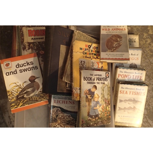 1163 - Tray of mixed vintage books including Ladybird and Observer examples. Not available for in-house P&P... 