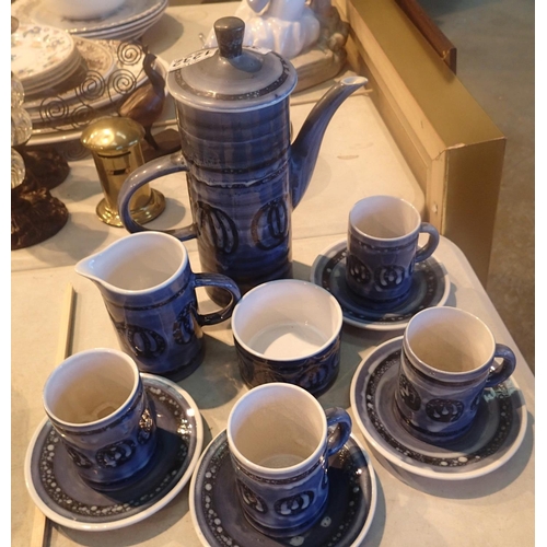 1232 - Cinque Ports Pottery Rye, a mid 20th century coffee service having four cups and saucers, cream jug,... 