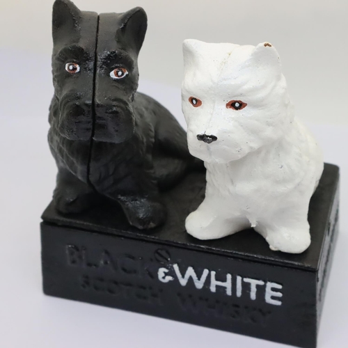 1120A - Cast iron Black & White Whisky Dogs, H: 17 cm. P&P Group 1 (£14+VAT for the first lot and £1+VAT for... 