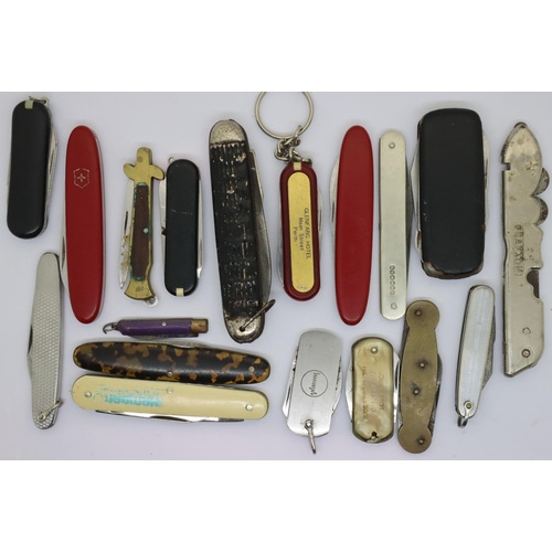 1131A - Collection of folding penknives including engraved examples. P&P Group 1 (£14+VAT for the first lot ... 