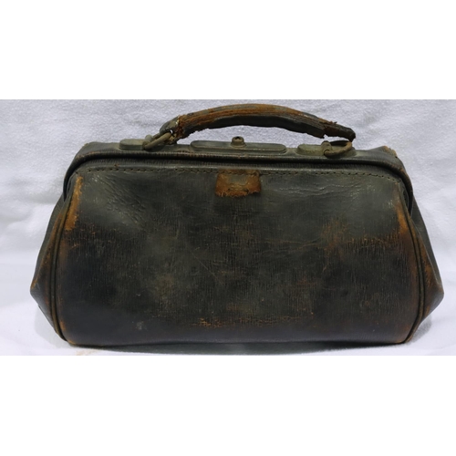 1135A - Antique doctors style leather bag in poor condition. Not available for in-house P&P, contact Paul O'... 