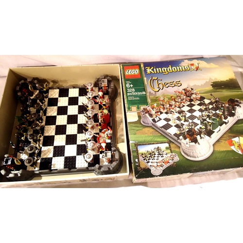 2154 - Lego Kingdoms chess set, appears complete/boxed. P&P Group 2 (£18+VAT for the first lot and £3+VAT f... 