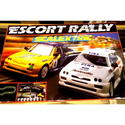 2162 - Scalextric Escort Rally set, two Ford Escort cars, appears complete in good condition. P&P Group 3 (... 