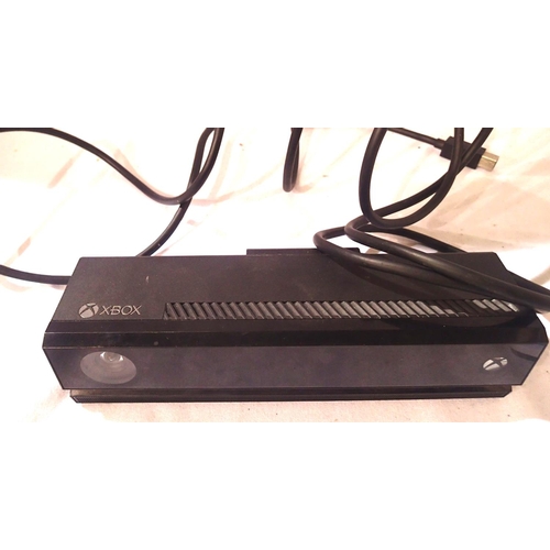 2172 - Microsoft Xbox One Kinnect camera. P&P Group 2 (£18+VAT for the first lot and £3+VAT for subsequent ... 