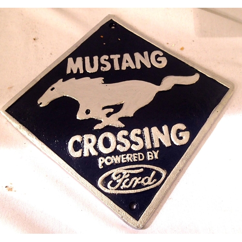 2185 - Cast iron Ford Mustang sign, L: 18 cm. P&P Group 1 (£14+VAT for the first lot and £1+VAT for subsequ... 