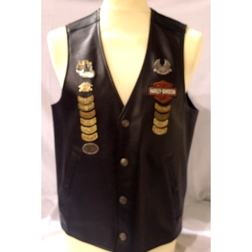 2207 - Gents Harley Davidson leather jacket and sleeveless jacket, both in excellent condition, size M, sle... 