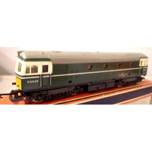 2092 - Lima Class 33 Diesel, D5606 Green, Late Crest, in excellent condition, no paperwork, box with wear. ... 