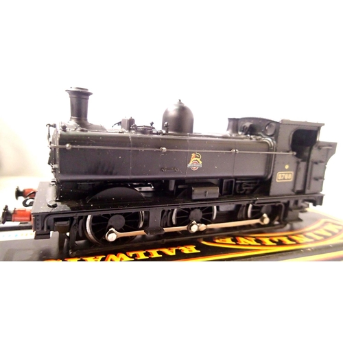 2101 - Mainline Pannier Tank, Black, Early Crest, 5768, in very good to excellent condition, missing one bu... 