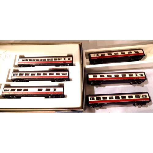 2109 - Roco H.O. scale 43016 Max Liebermann set of three boxed D.B. coaches, three extra coaches unboxed, i... 