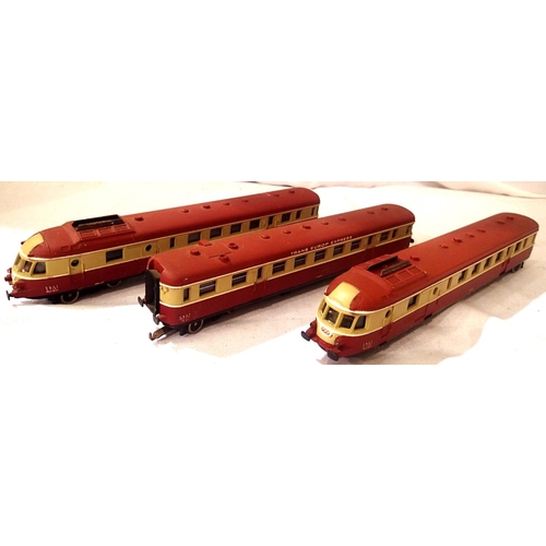 2112 - Lima H.O. scale three car, Trans Europe Express, SNCF, Red/Cream, (one power car), in good condition... 