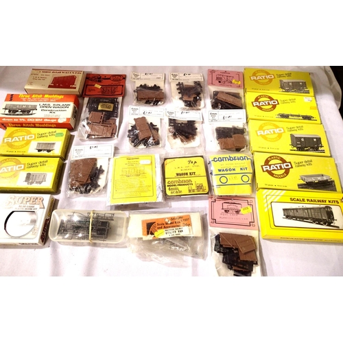 2131 - Twenty four assorted OO scale wagon kits, Ratio, Ian Kirk, Cambrian, Parkside etc, appear complete, ... 