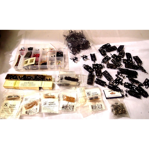 2138 - Selection of coach bogies/wheels, bag of buffer stops, six seep point motors, box of Jackson wagon w... 