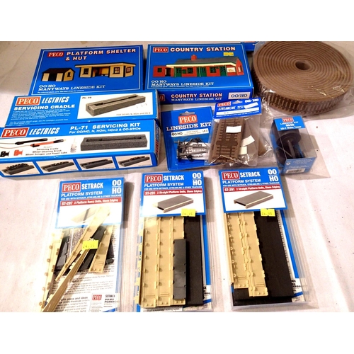 2139 - Selection of Peco accessories includes country station, shelter and hut, underlay, three platforms, ... 