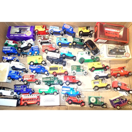 2150 - Mixed diecast vehicles, some in boxes. P&P Group 2 (£18+VAT for the first lot and £3+VAT for subsequ... 